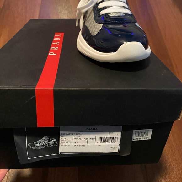 Prada - Picture 3 of 6